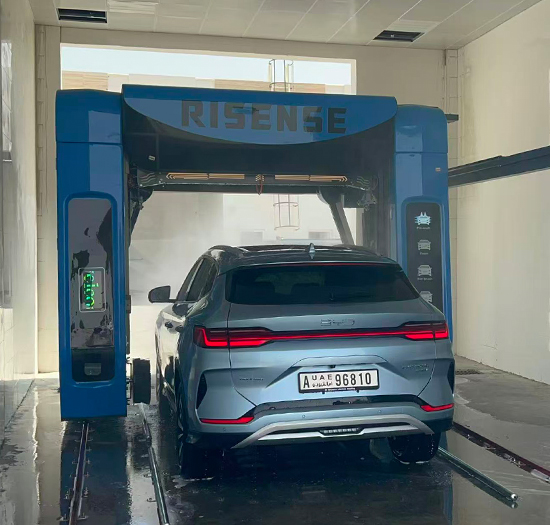 迪拜安装日森水之翼双摆臂无接触洗车机